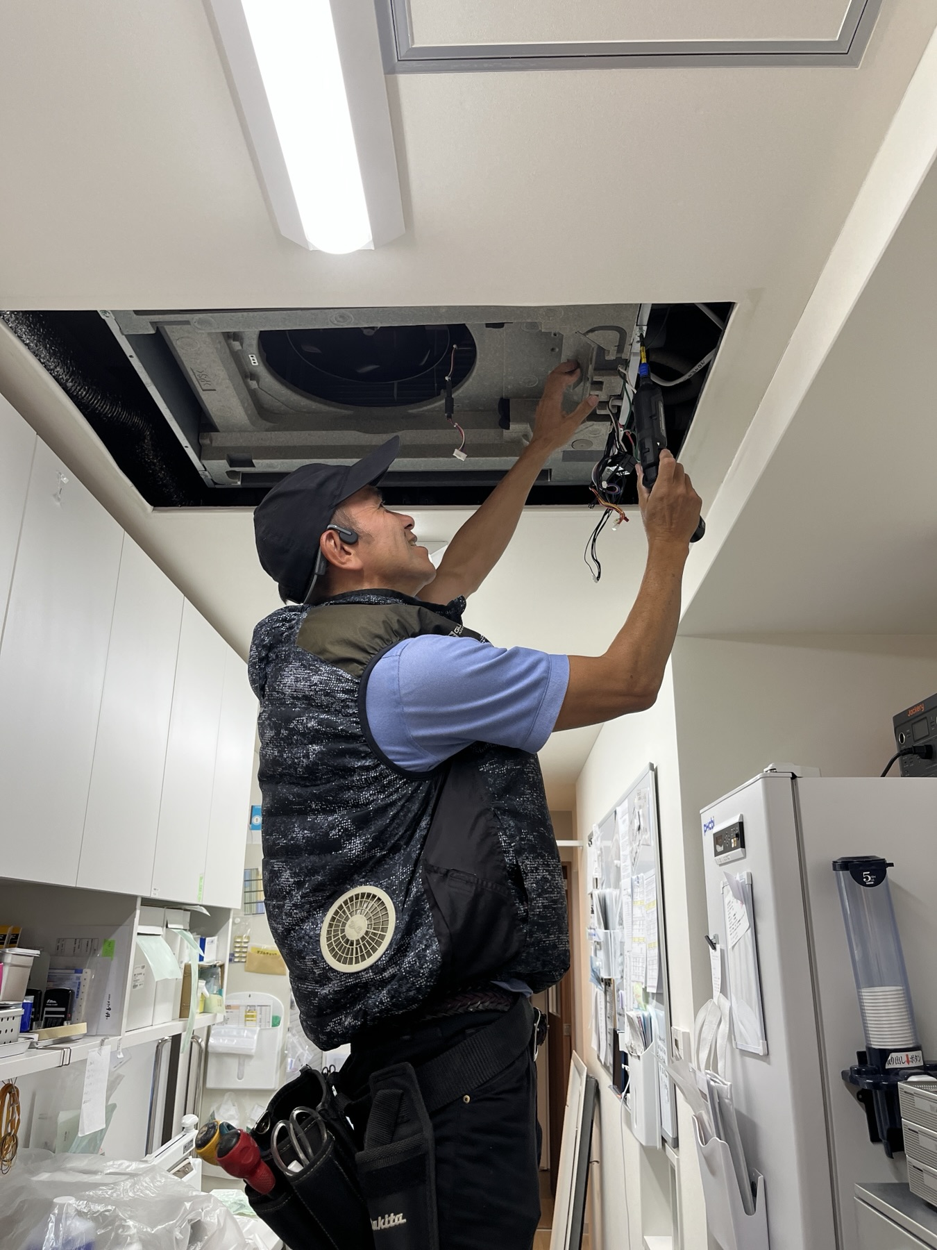 古民家の土壁への施工の様子